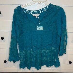 Davi & Dani embroidered lace top